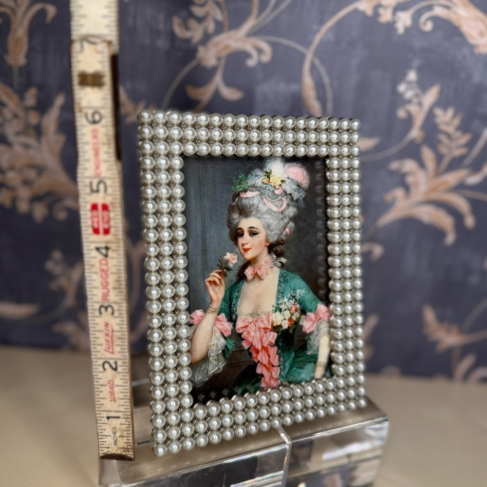 Vintage Faux Pearl-Embellished Frame with "An Elegant Lady with Roses" Print - Picture 2 of 5